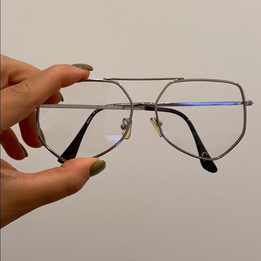 Glasses without diopters